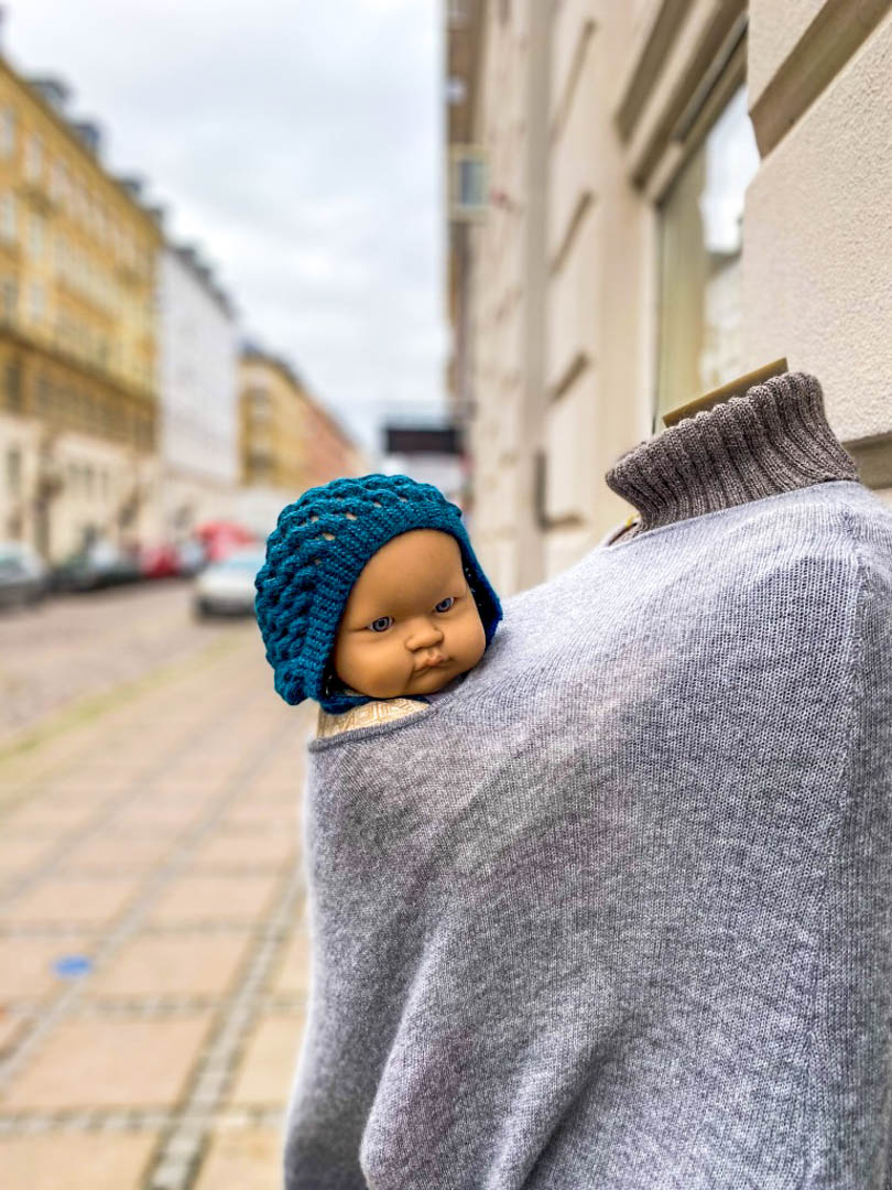 A mother and baby mannequins weathering the cold outside a Copenhagen boutique in 2019.