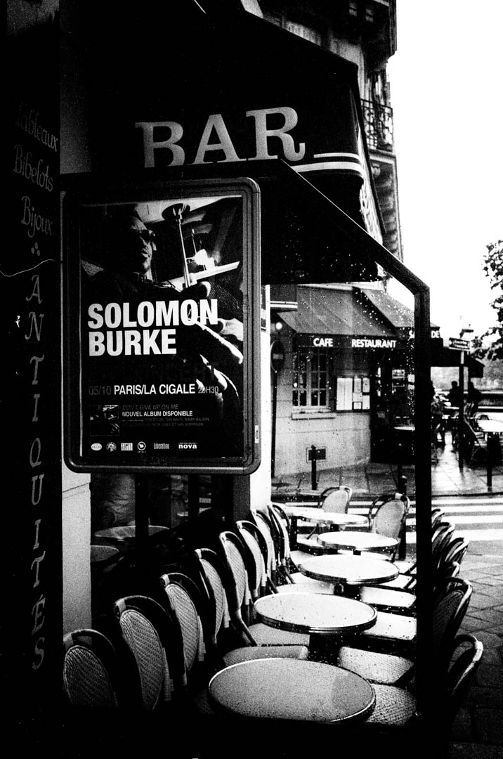 A sign in a Paris cafe advertised an upcoming 2002 Solomon Burke concert.