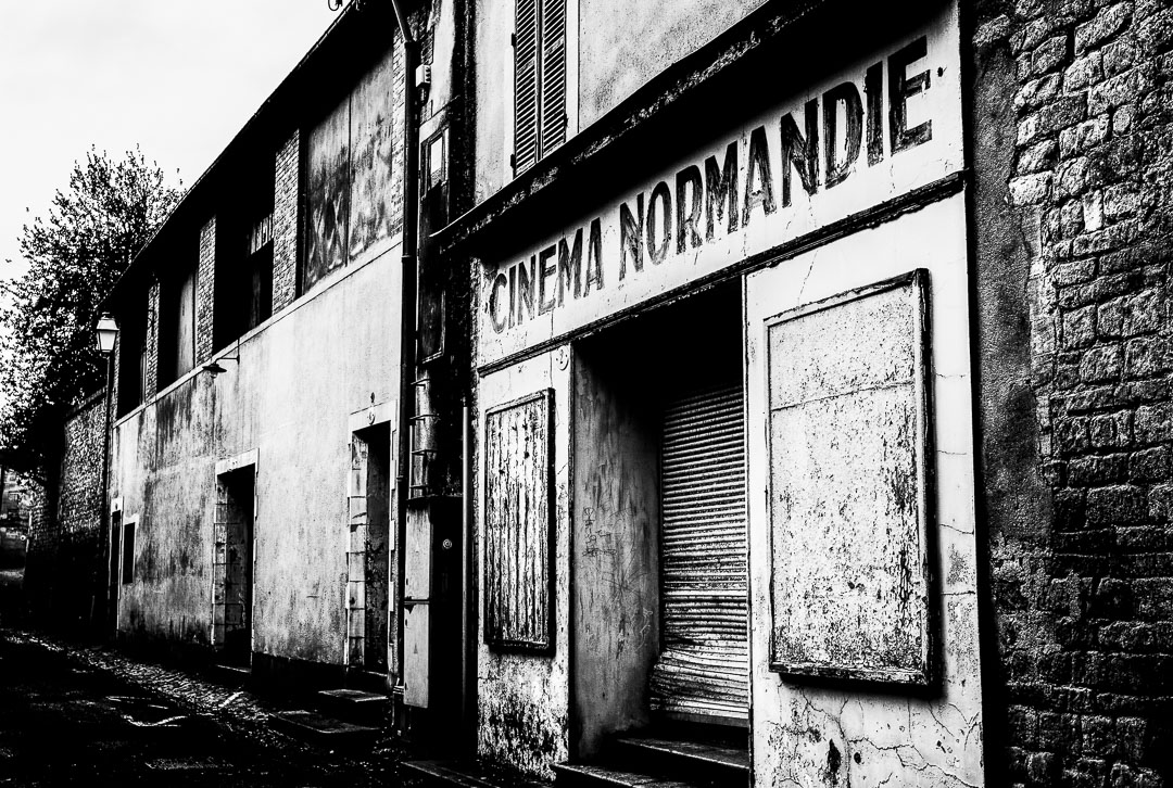 closed-kino-cinema-bayeux-france-2011