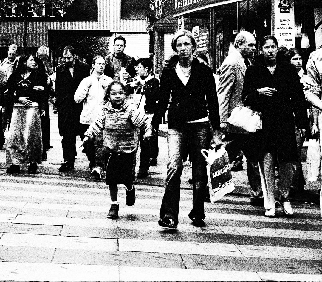 people-walking-boulevard-hausseman-paris-france-2002